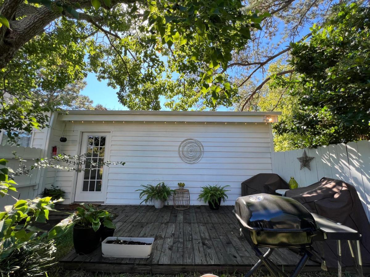Cozy Loft With Parking And Private Patio W/ Grill Apartment Wilmington Exterior photo